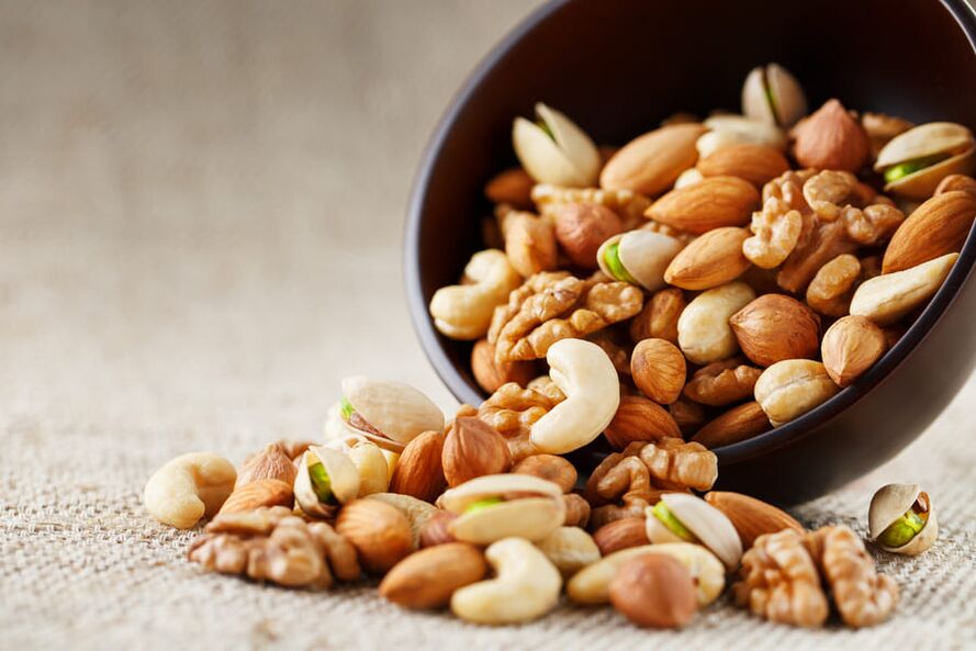 Different nuts to increase strength in men